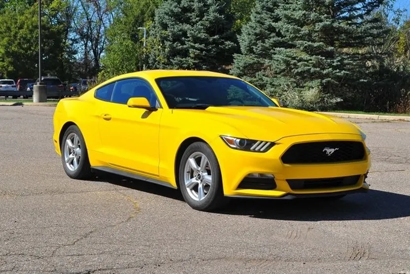 2015 Ford Mustang V6 photo 1