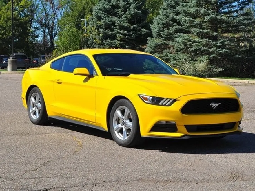 2015 Ford Mustang V6 photo 1