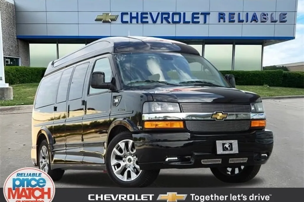 2025 Chevrolet Express Cargo 2500 photo 1