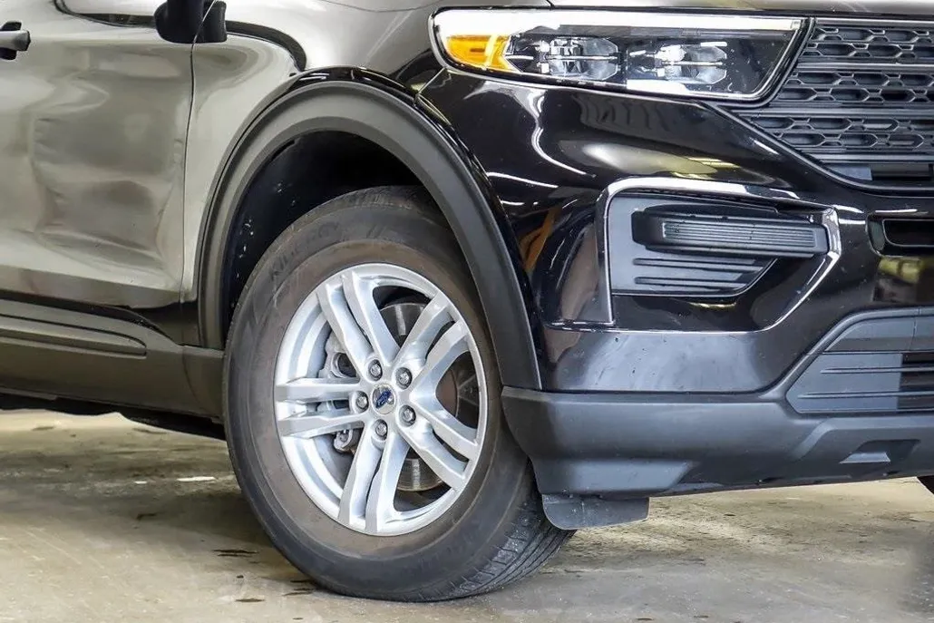2023 Ford Explorer Base photo 1