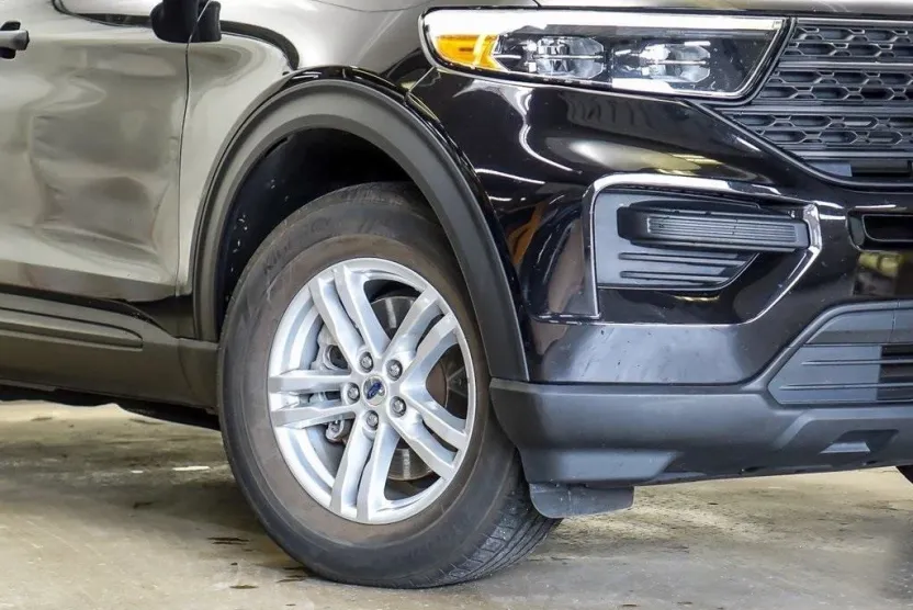 2023 Ford Explorer Base photo 1
