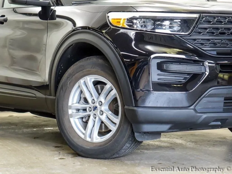 2023 Ford Explorer Base photo 1