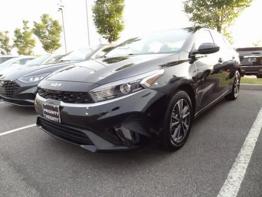 2023 Kia Forte LXS photo 1