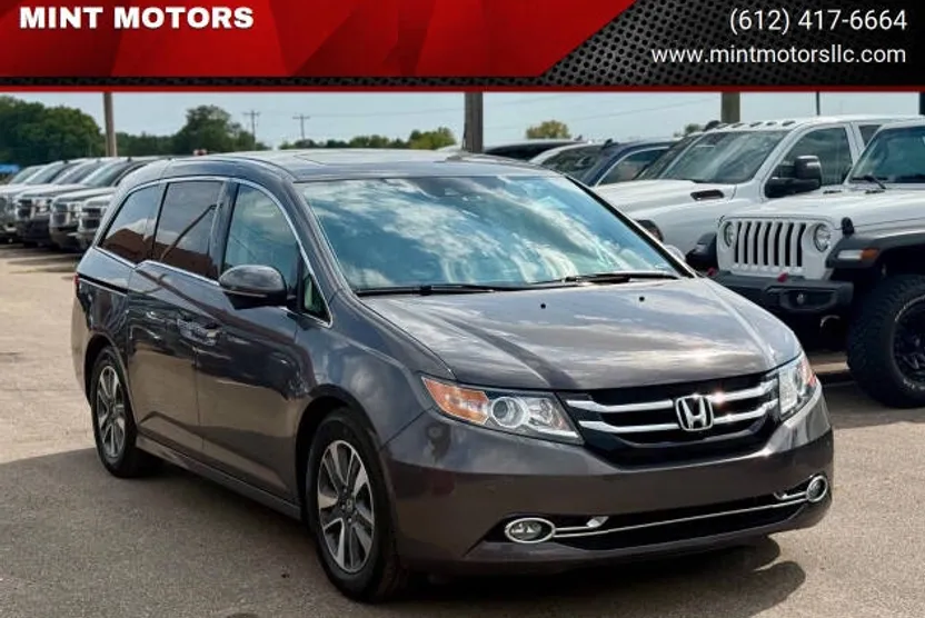 2016 Honda Odyssey Touring photo 1