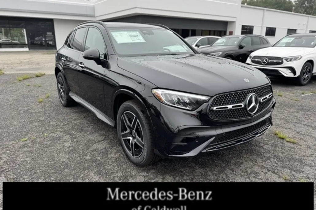 2025 Mercedes Benz GLC 300 4MATIC photo 1