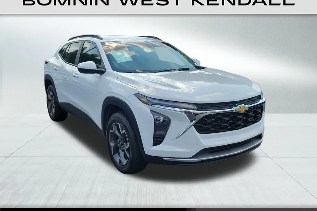 2025 Chevrolet Trax LT photo 1