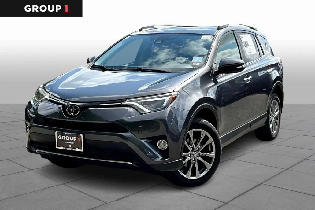 2018 Toyota RAV4 Limited photo 1
