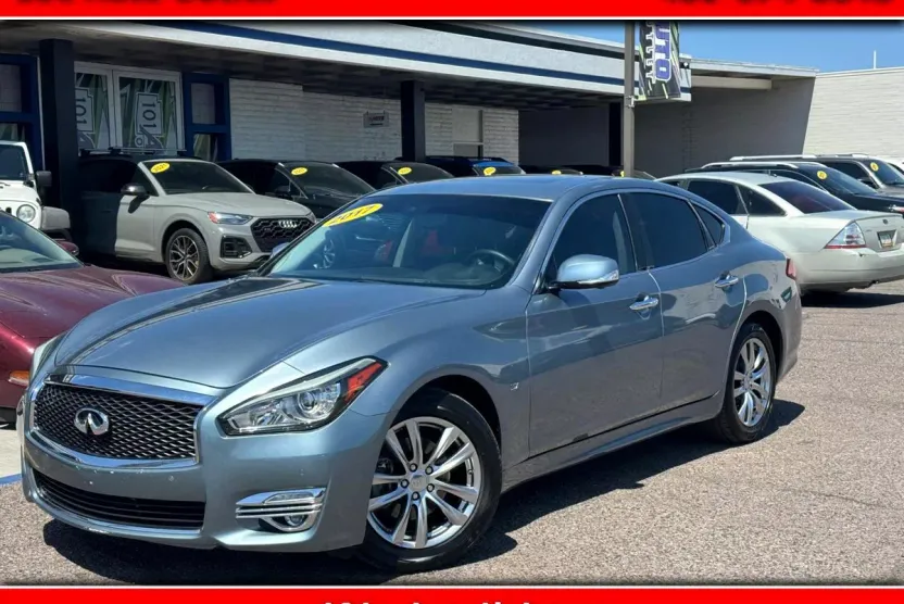 2017 Infiniti Q70 3.7 photo 1
