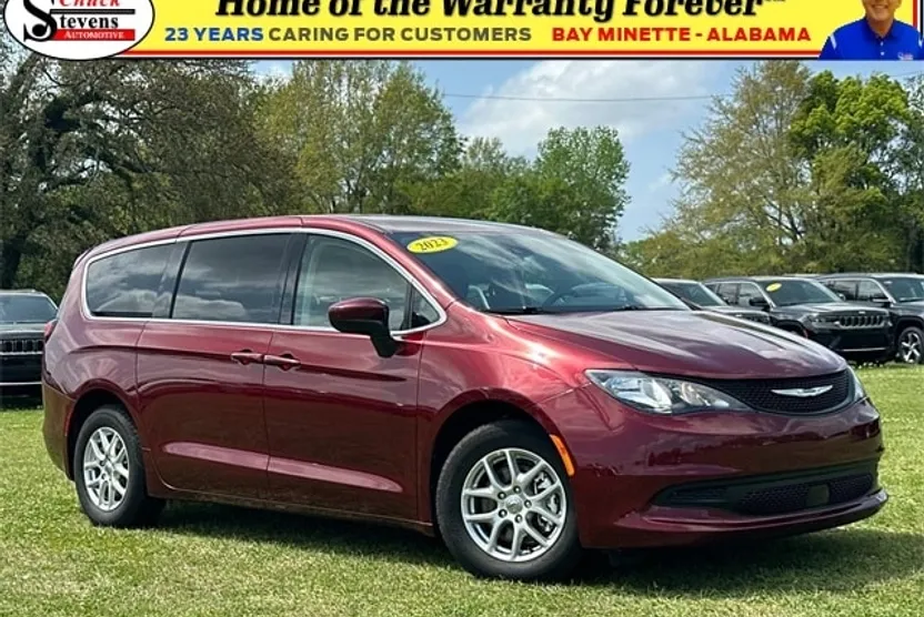 2023 Chrysler Voyager LX photo 1