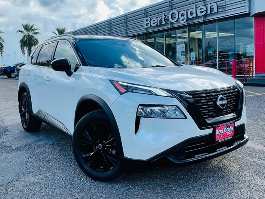 2023 Nissan Rogue SV photo 1