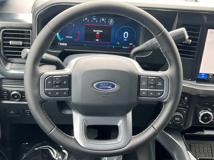 2025 Ford F-250 Lariat photo 16
