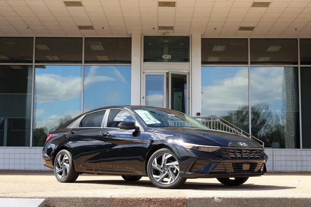 2025 Hyundai Elantra Hybrid Limited photo 1