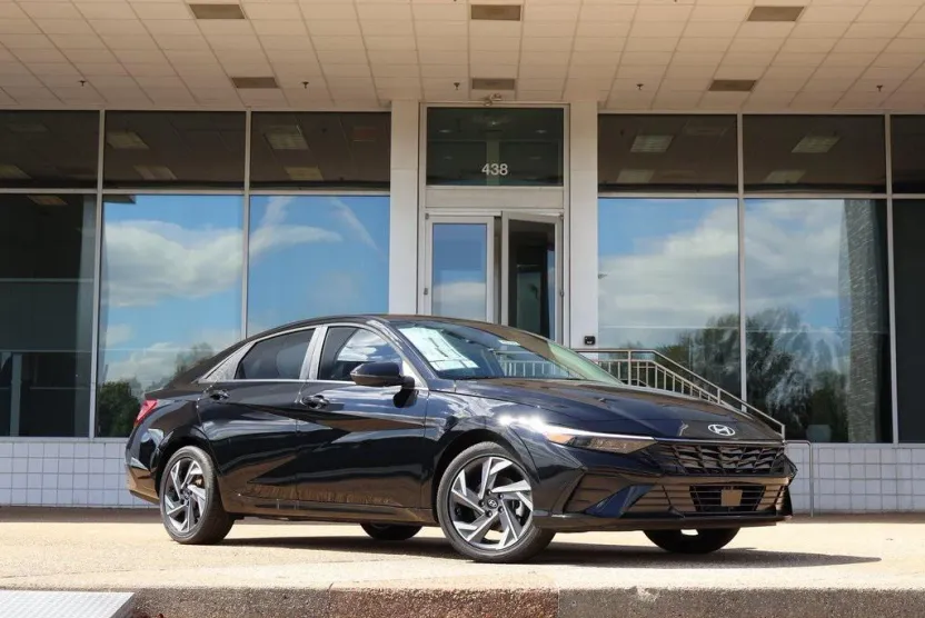 2025 Hyundai Elantra Hybrid Limited photo 1