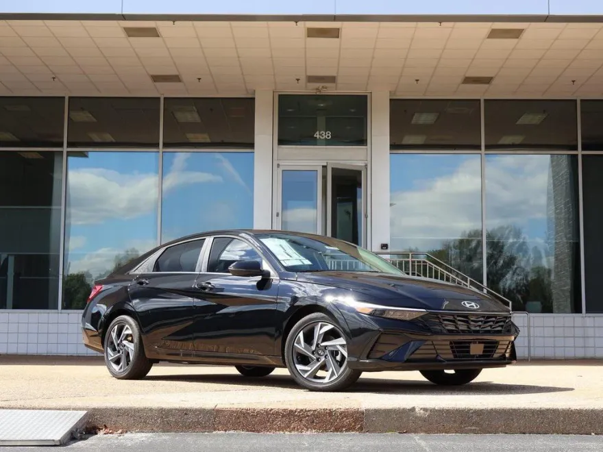 2025 Hyundai Elantra Hybrid Limited photo 1