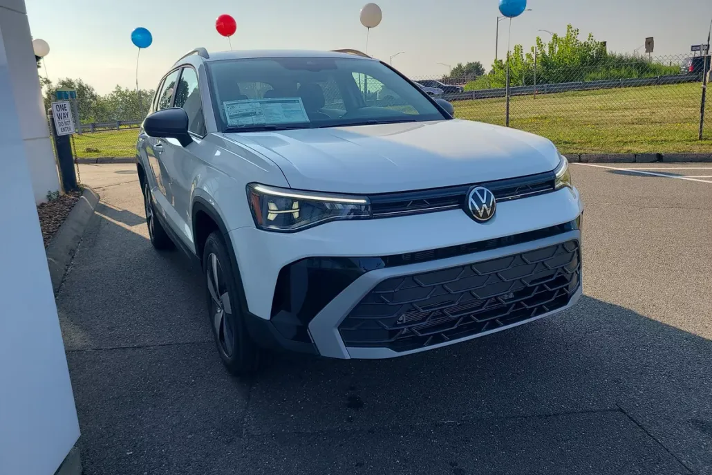 2025 Volkswagen Taos S photo 1