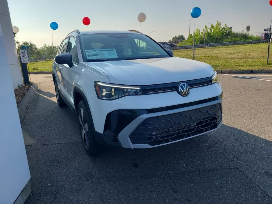 2025 Volkswagen Taos S photo 1
