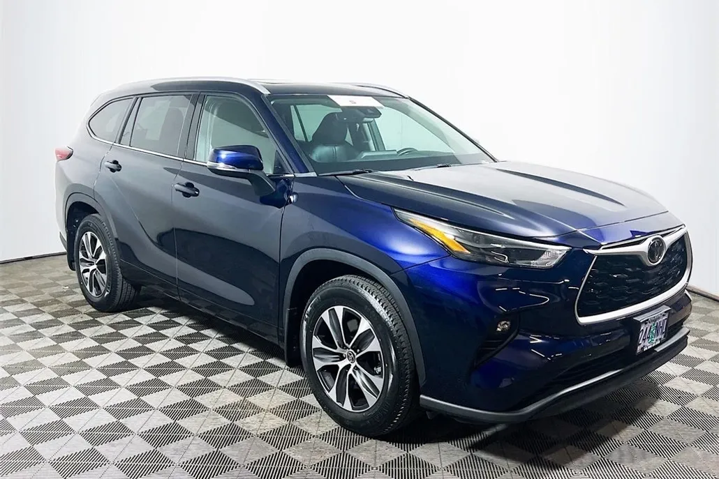 2022 Toyota Highlander XLE photo 1