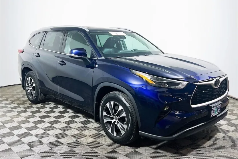 2022 Toyota Highlander XLE photo 1