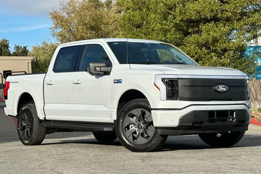 2025 Ford F-150 Lightning photo 1