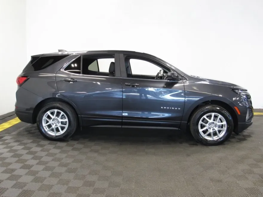2022 Chevrolet Equinox LT photo 1