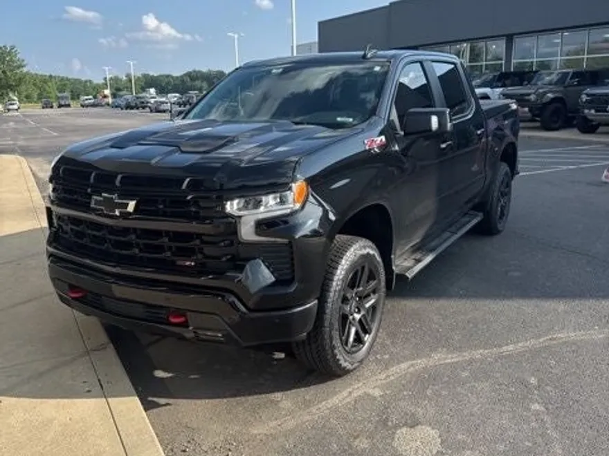 2024 Chevrolet Silverado 1500 LT Trail Boss photo 1