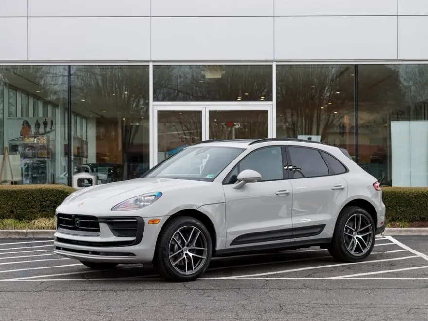 2025 Porsche Macan T photo 1
