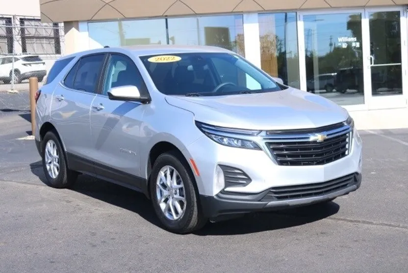 2022 Chevrolet Equinox LT photo 1
