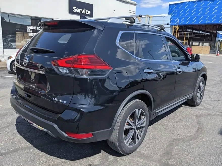 2017 Nissan Rogue SL photo 1