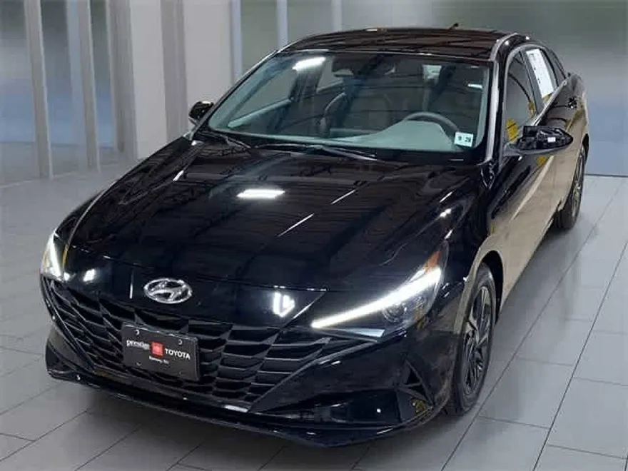 2023 Hyundai Elantra SEL photo 1