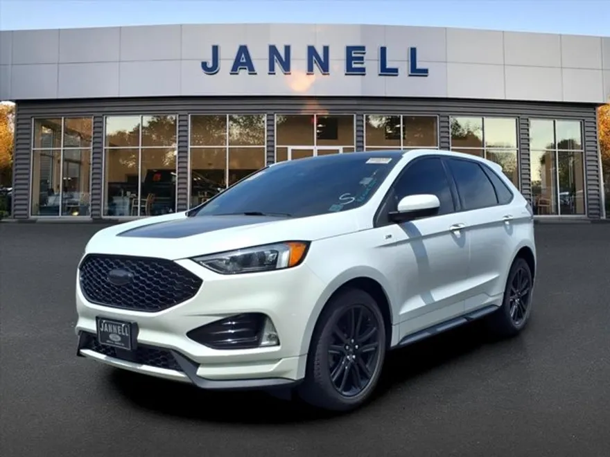 2022 Ford Edge SEL photo 1