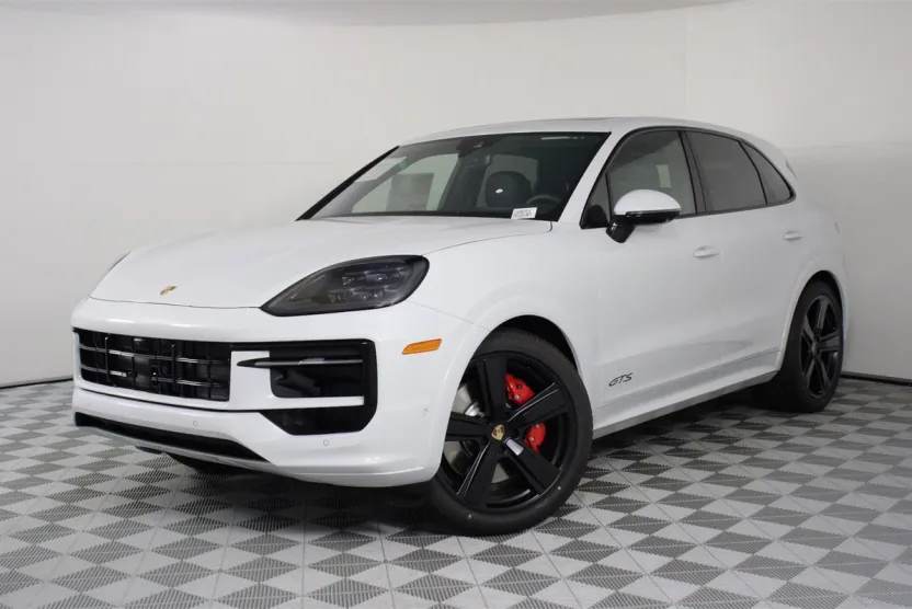 2025 Porsche Cayenne GTS photo 1