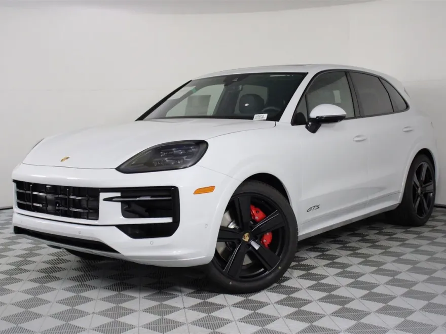 2025 Porsche Cayenne GTS photo 1