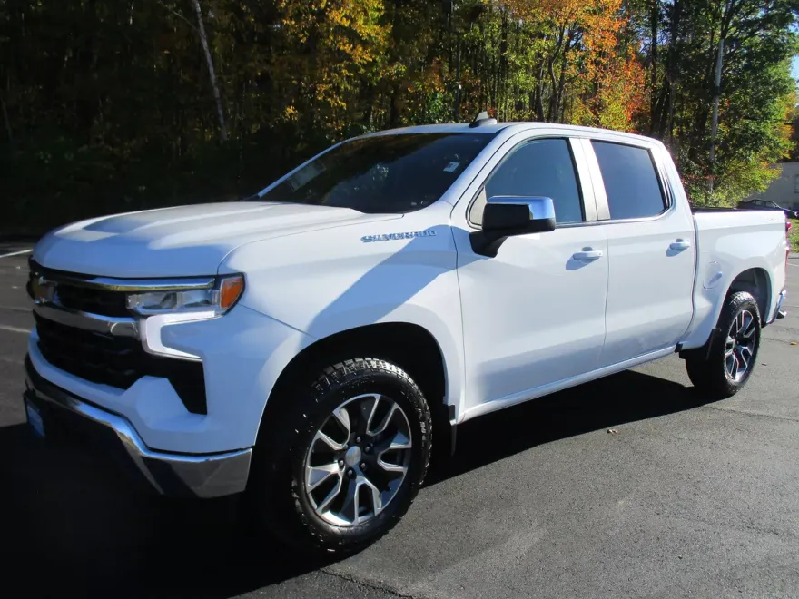 2022 Chevrolet Silverado LT photo 1