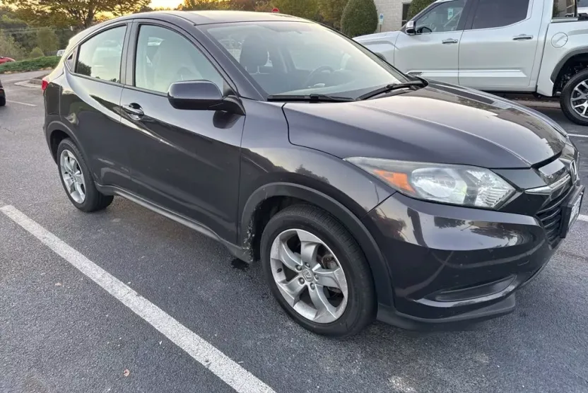 2016 Honda HR-V LX photo 1
