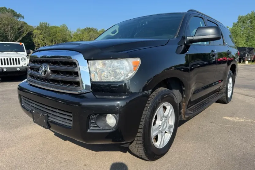 2013 Toyota Sequoia SR5 photo 1