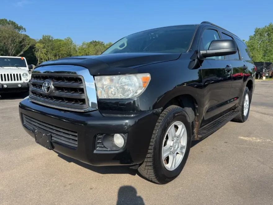 2013 Toyota Sequoia SR5 photo 1