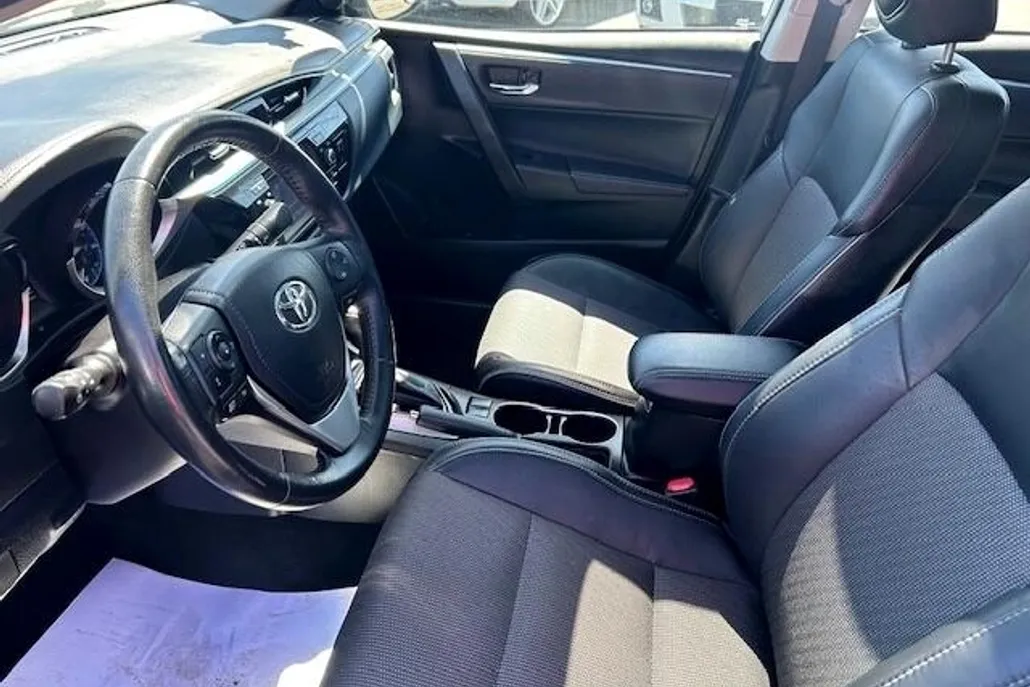 2015 Toyota Corolla S photo 1