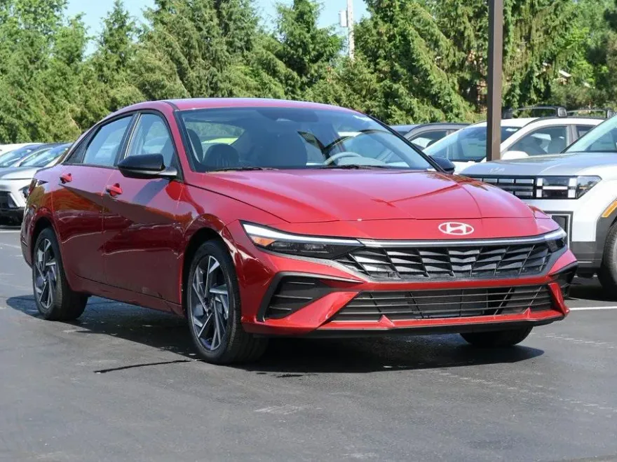 2025 Hyundai Elantra SEL Sport photo 1