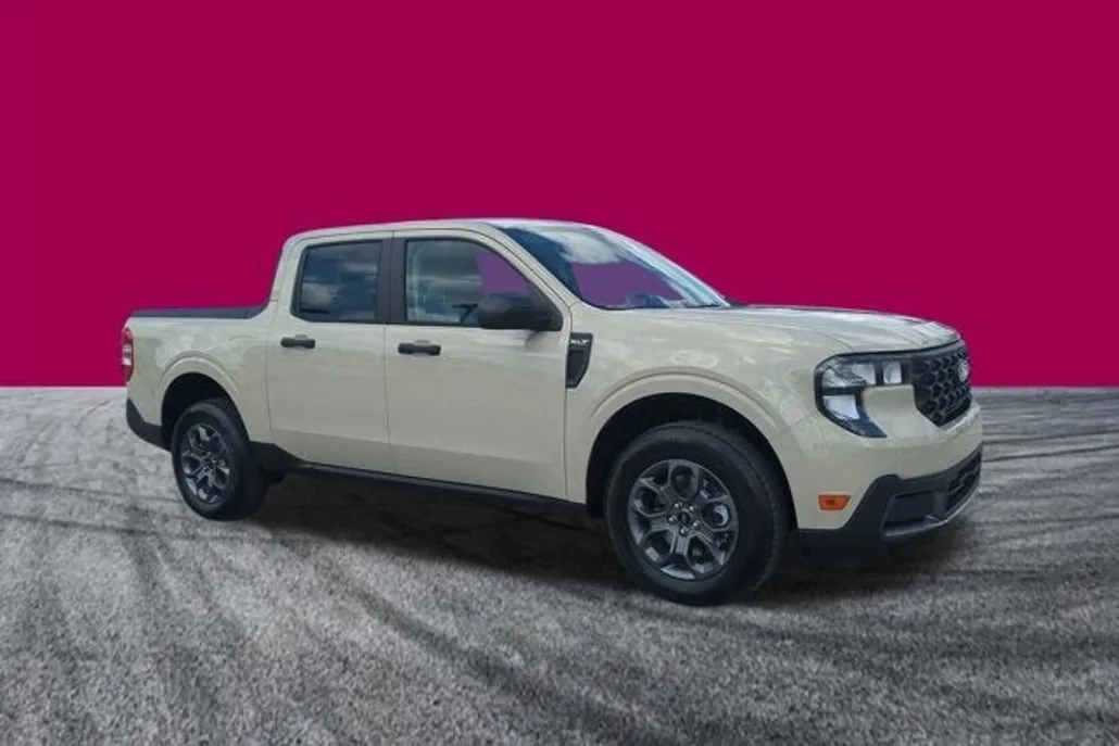 2025 Ford Maverick XLT photo 1