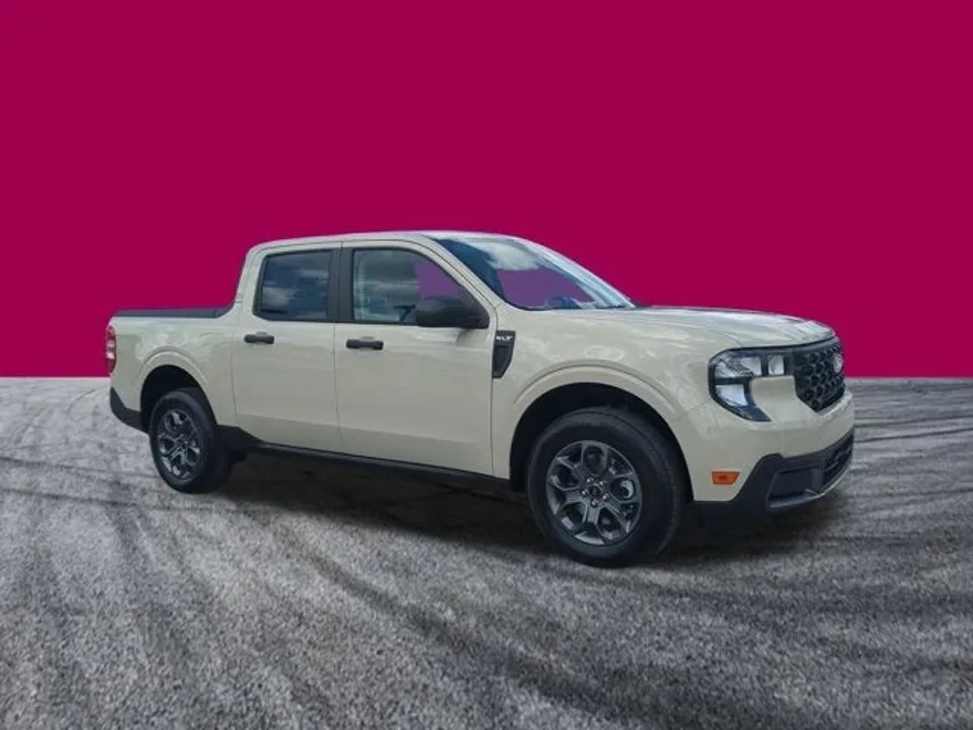 2025 Ford Maverick XLT photo 1