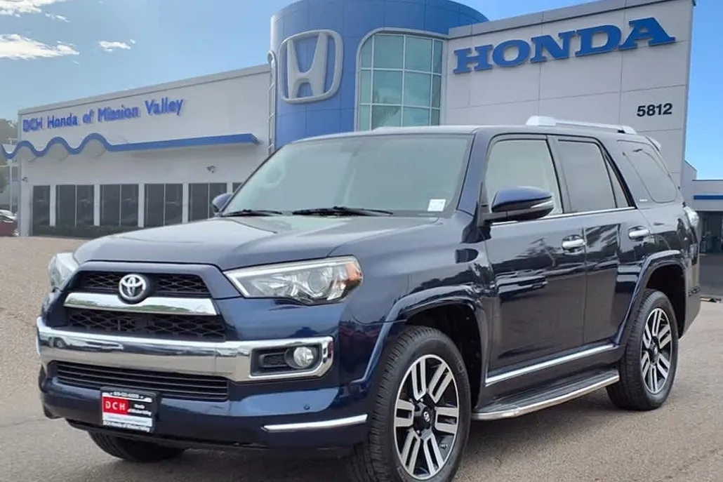 2017 Toyota 4Runner Limited photo 1