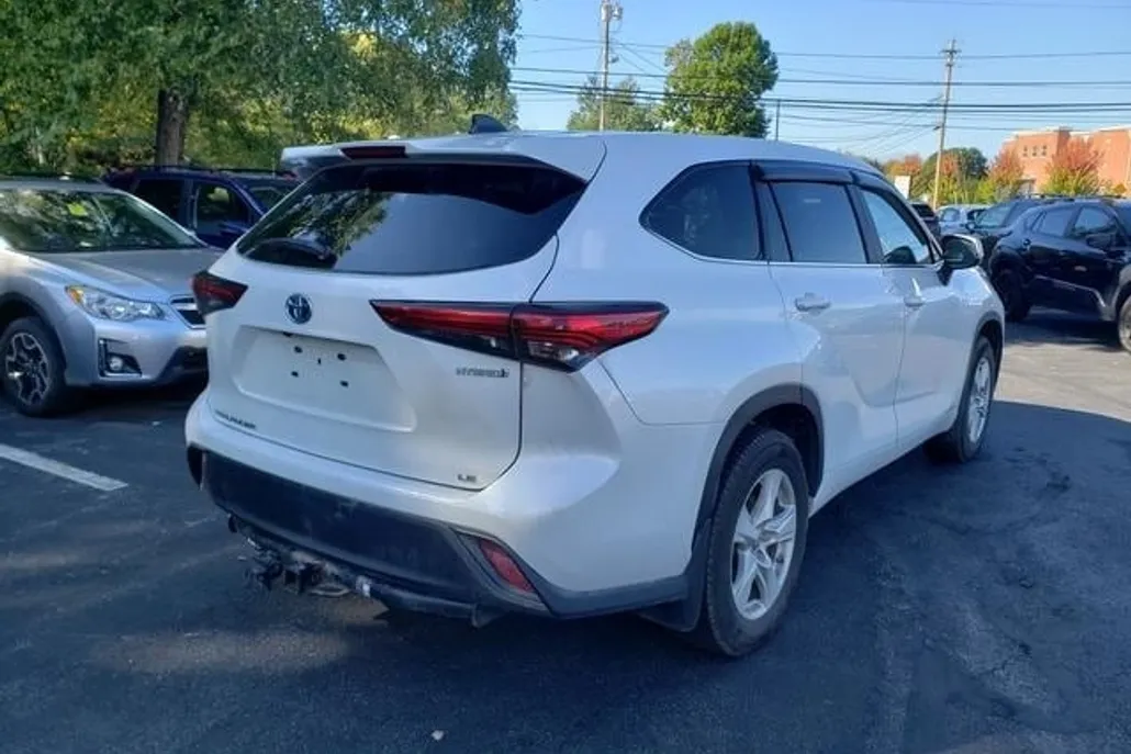 2023 Toyota Highlander Hybrid LE photo 1