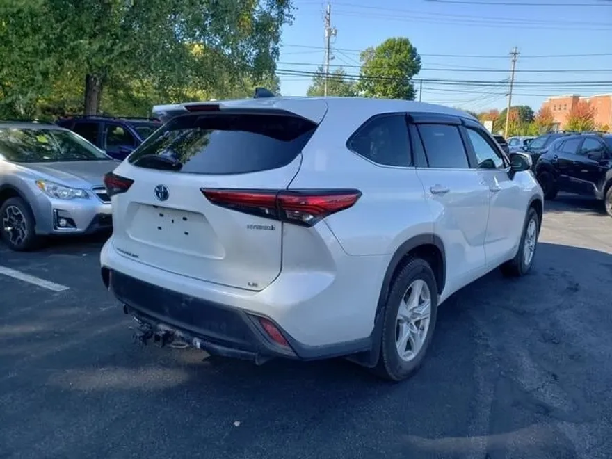 2023 Toyota Highlander Hybrid LE photo 1