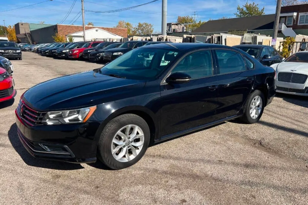 2018 Volkswagen Passat 2.0T S photo 1