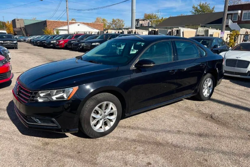 2018 Volkswagen Passat 2.0T S photo 1