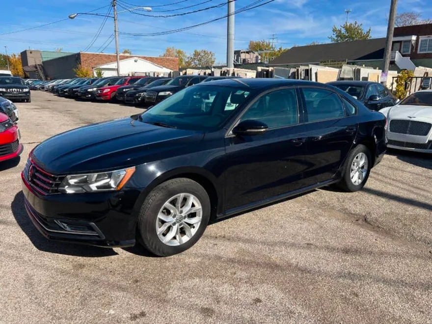 2018 Volkswagen Passat 2.0T S photo 1