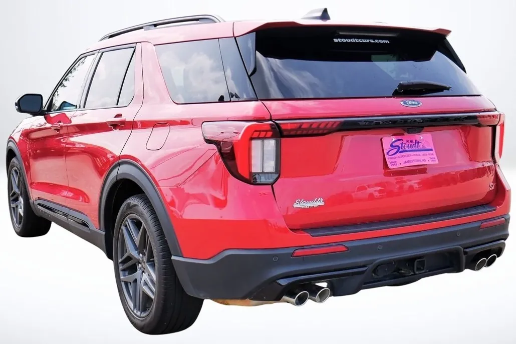 2025 Ford Explorer ST photo 1