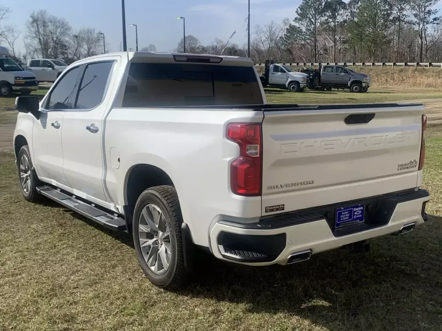 2021 Chevrolet Silverado 1500 High Country photo 1