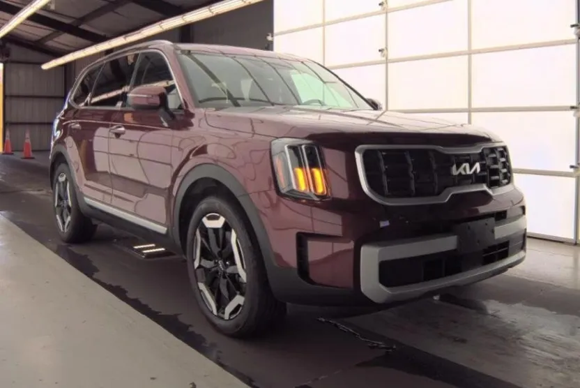 2024 Kia Telluride S photo 1