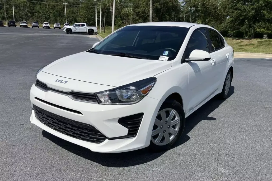 2023 Kia Rio LX photo 1